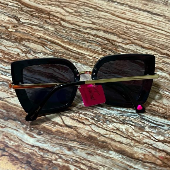 Betsey Johnson Sunglasses - Picture 3 of 4